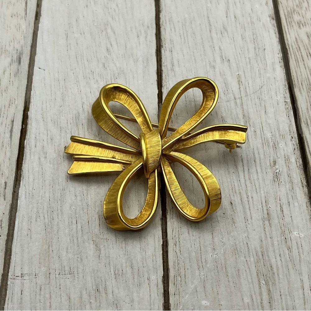 Vintage Monet Gold tone Bow Brooch
